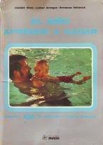 El niño aprende a nadar