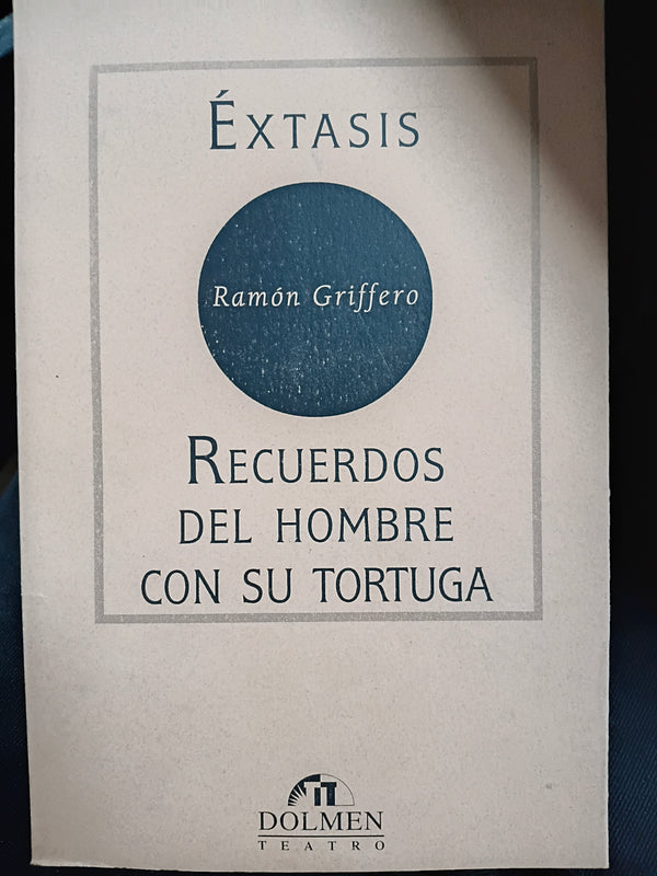 Extasis ;: Recuerdos del hombre con su tortuga
