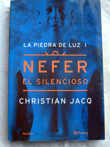 La piedra de la luz 1, Nefer el silencioso