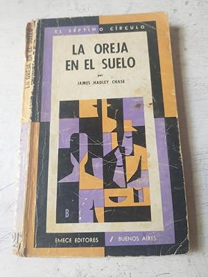 La oreja en el suelo